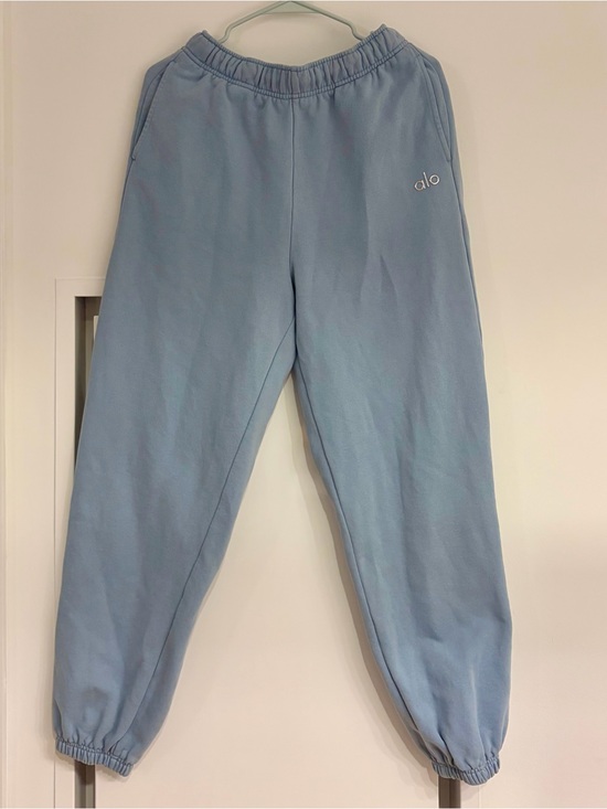 ALO Yoga Pants - Alo Accolade Sweatpants in Celestial Blue